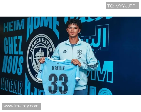 曼城官方祝贺19岁小将查理格雷成功完成一线队首秀